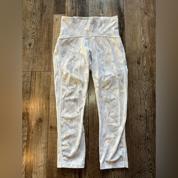 Lululemon Train Times Crop *21" Jasmine White Multi Size 4 - Picture 2 of 6